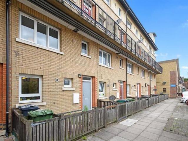 Flat for rent in Cat Hill, England