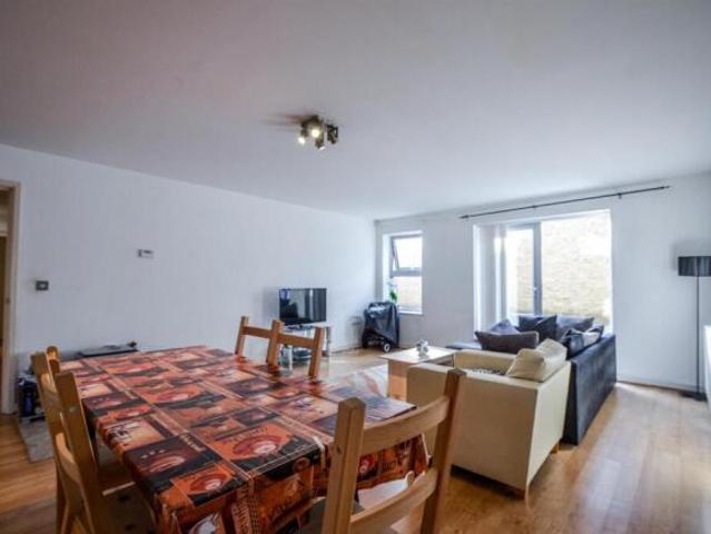 Flat for rent in Cat Hill