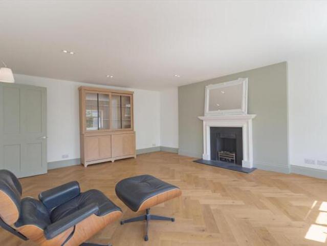 Flat for rent in Cat Hill