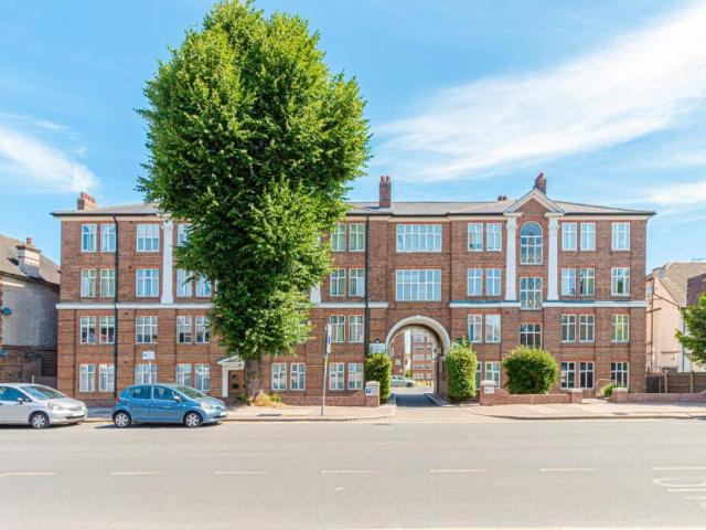 Flat for rent in Golders Green
