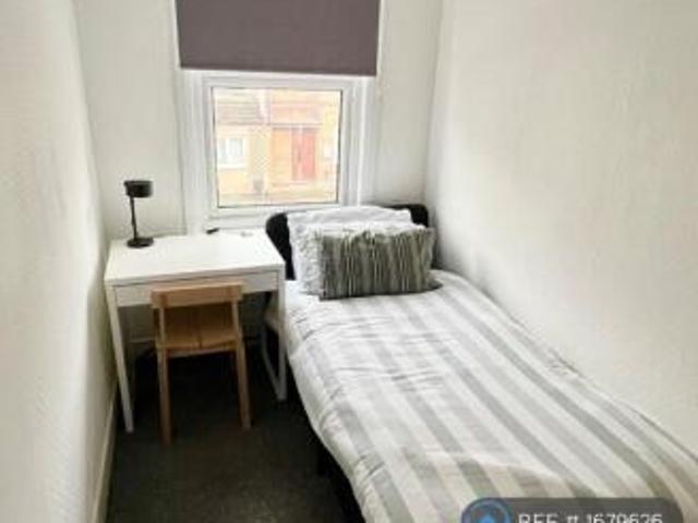 Flat for rent in Cat Hill, England