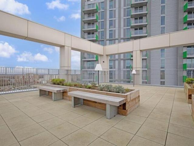 Flat for rent in Cat Hill, England