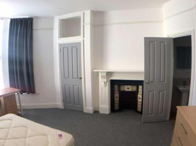 Flat for rent in Follaton, Strode