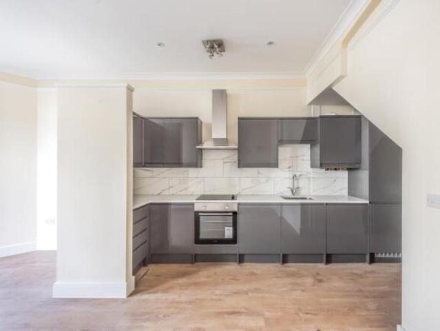 Flat for rent in Cat Hill, England