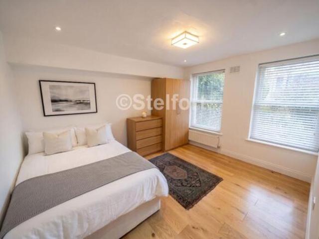 Flat for rent in Cat Hill