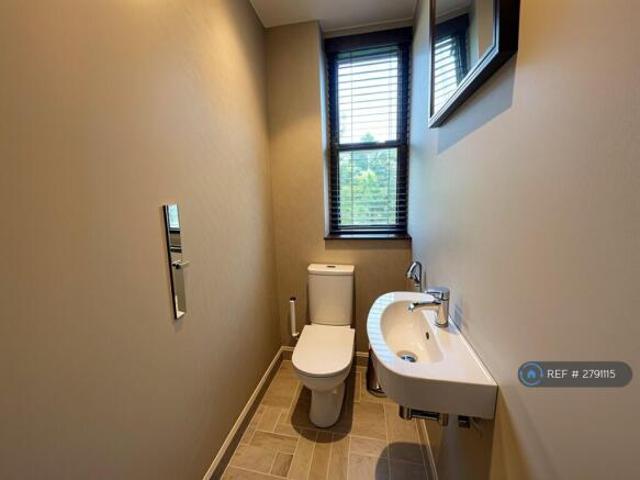 Flat for rent in Cat Hill