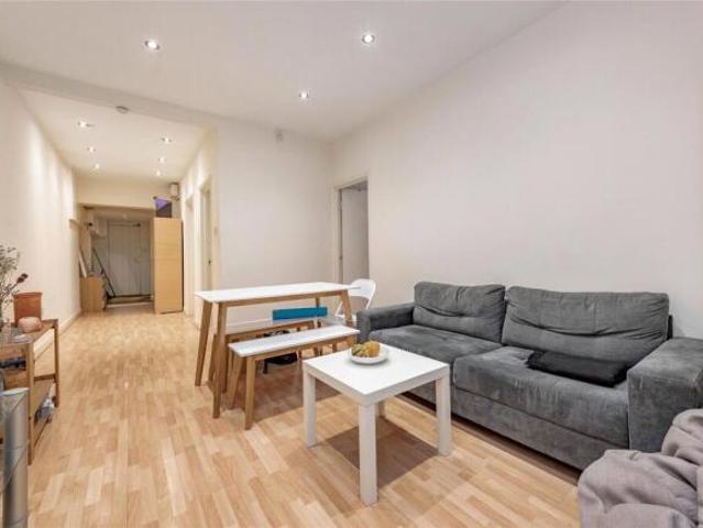Flat for rent in Cat Hill