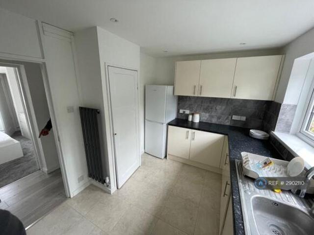 Flat for rent in Cat Hill