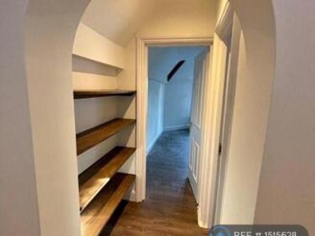 Flat for rent in Cat Hill, England