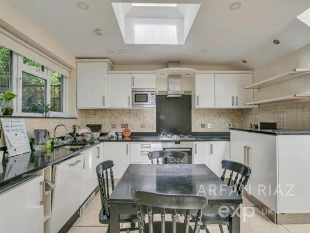 Flat for rent in Cat Hill