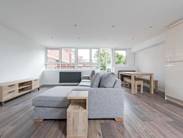 Flat for rent in Cat Hill