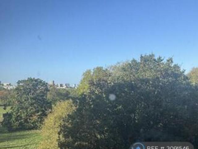 Flat for rent in Cat Hill, England