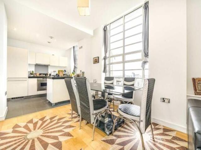 Flat for rent in Brentford End, Greater London
