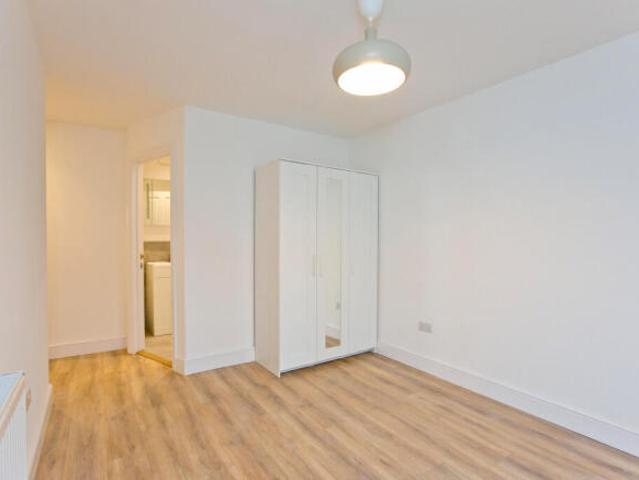 Flat for rent in Cat Hill