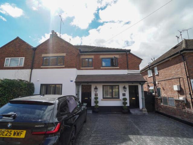 Flat for rent in Two Mills, Cheshire