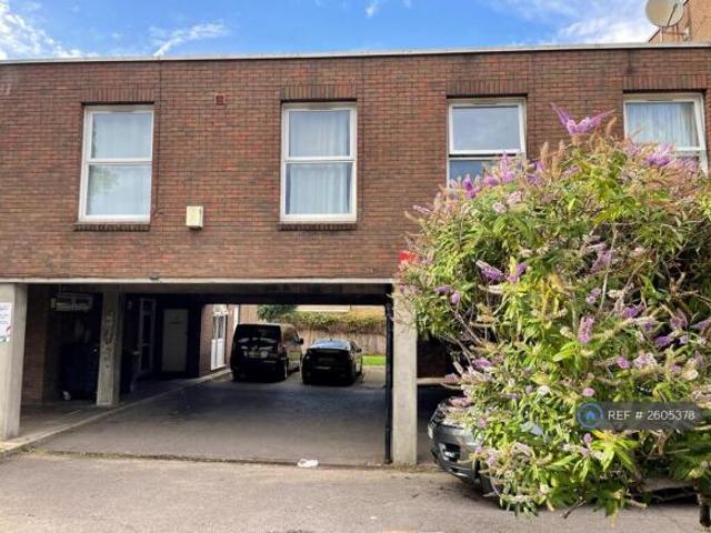 Flat for rent in Cat Hill
