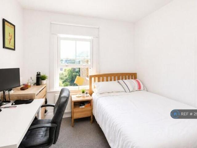 Flat for rent in Cat Hill