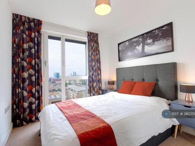 Flat for rent in Cat Hill, England