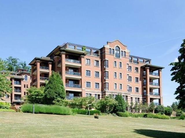House for sale in Greater London