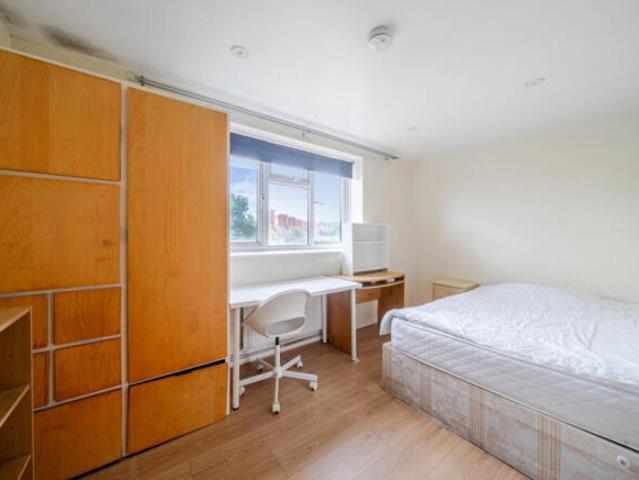Flat for rent in Cat Hill