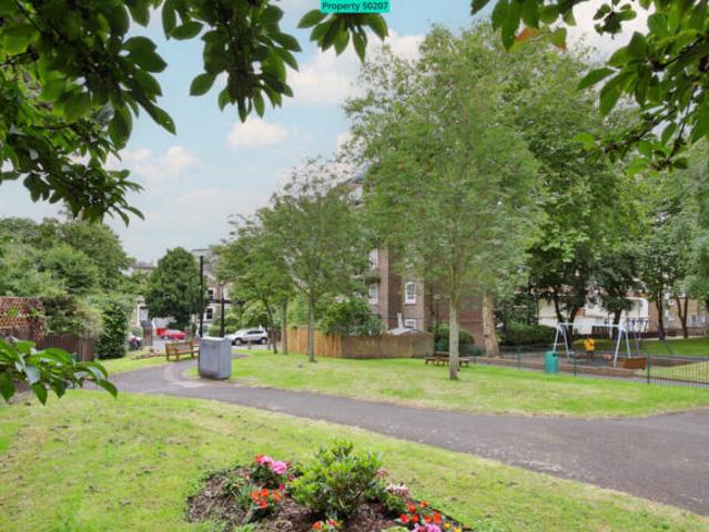 Flat for rent in Cat Hill, England