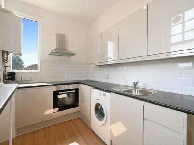 Flat for rent in Teddington, Greater London
