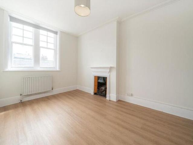 Flat for rent in Teddington, Greater London