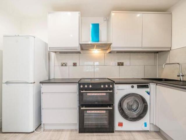 Flat for rent in Acton, Greater London