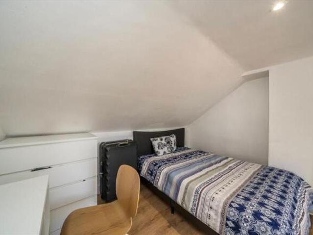 Flat for rent in Acton, Greater London