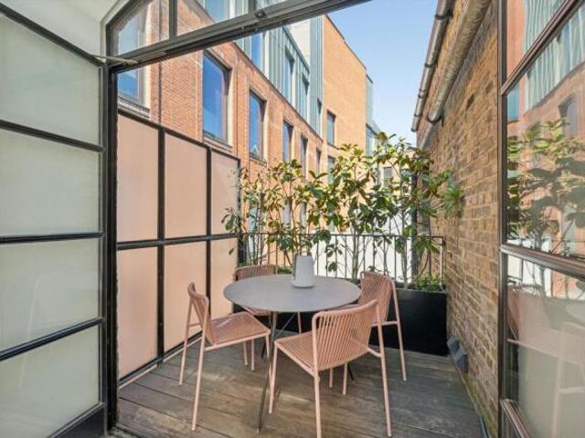 Flat for rent in Cat Hill, England