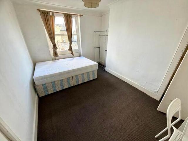 Flat for rent in Cat Hill
