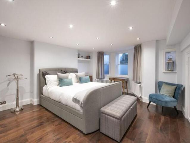 Flat for rent in Cat Hill
