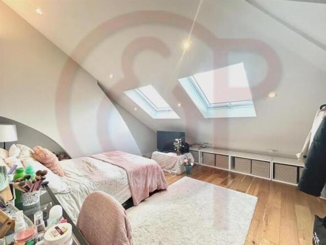 Flat for rent in South Lane, West Yorkshire