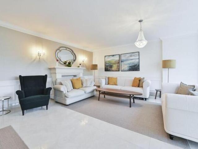 Flat for rent in Cat Hill, England