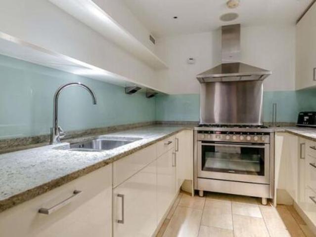 Flat for rent in Cat Hill, England
