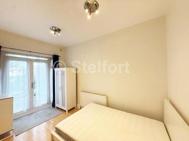 Flat for rent in Cat Hill, England