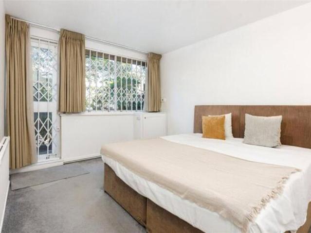 Flat for rent in Cat Hill, England