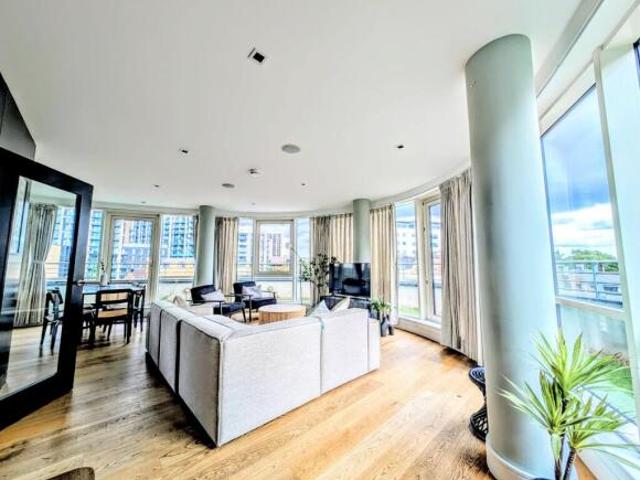 Flat for rent in Brentford End, Greater London