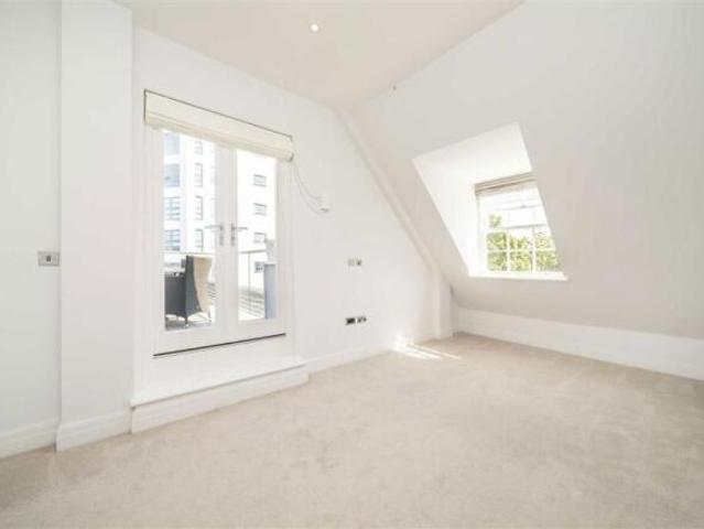 Flat for rent in Brentford, Greater London