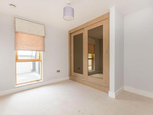 Flat for rent in Acton, Greater London