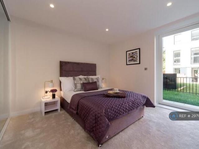 Flat for rent in Cat Hill, England