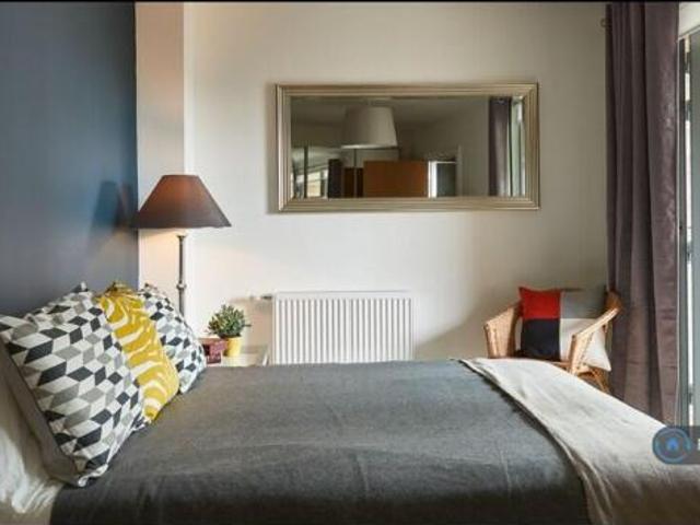 Flat for rent in Cat Hill, England
