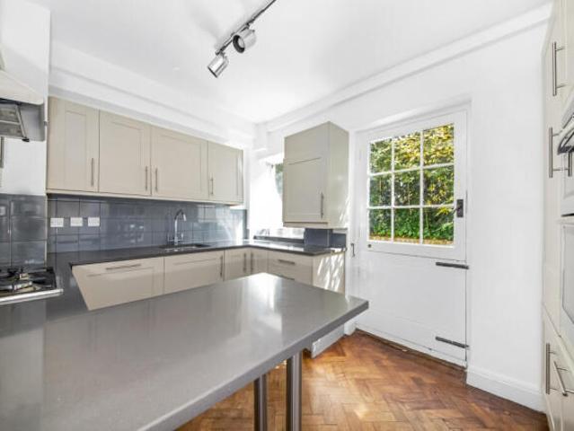 Flat for rent in Cat Hill