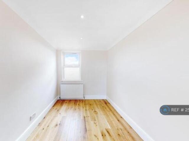 Flat for rent in Cat Hill