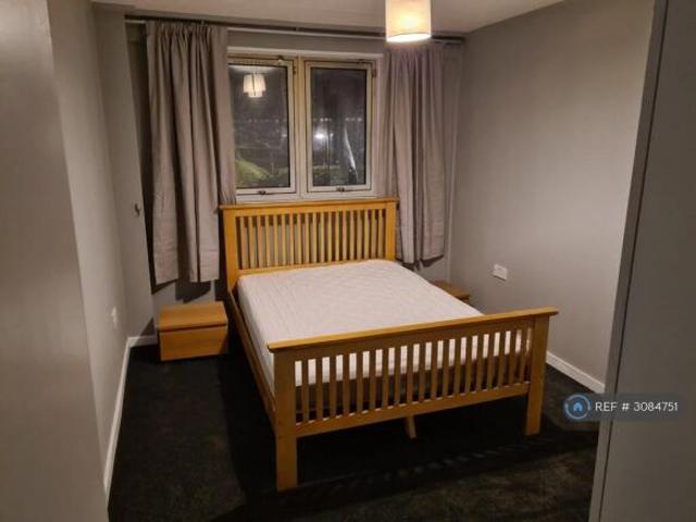 Flat for rent in Cat Hill, England