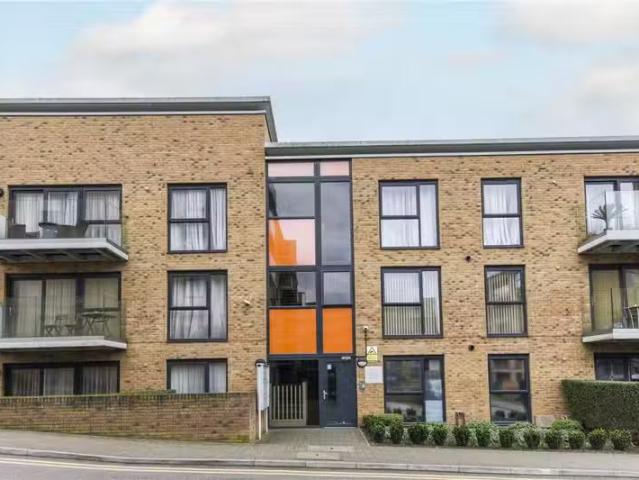 House for rent in Burnt Oak, Greater London