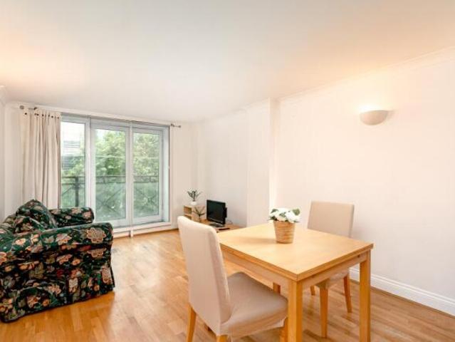 Flat for rent in Cat Hill