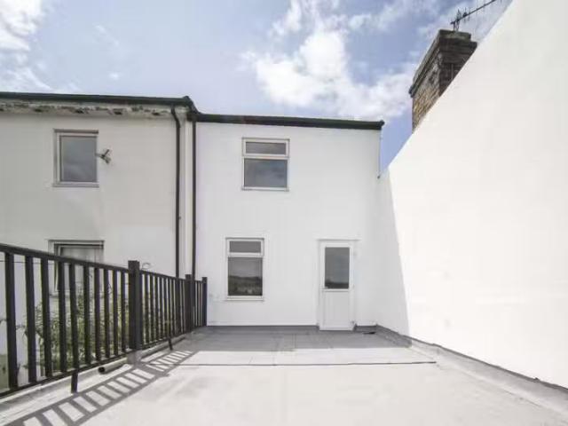 House for rent in River, Ash
