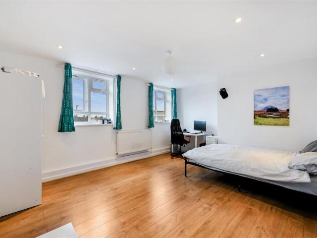 Flat for rent in Tooting Graveney, Isle Of Man