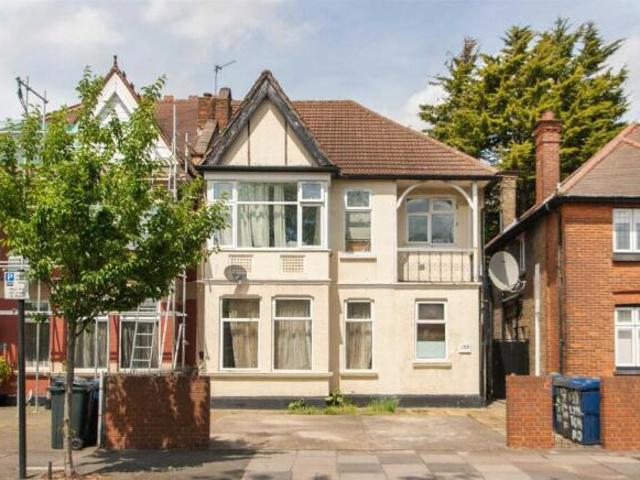 Flat for rent in Acton, Greater London
